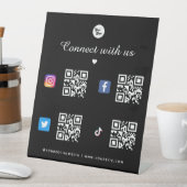 4 Social Media Qr Code Schwarzes Logo TikTok Faceb Sockelschild (In Situ)