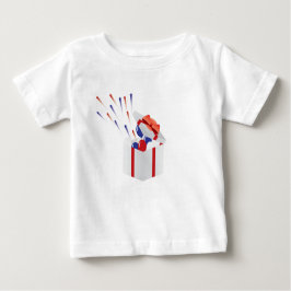 4. von Juli-Geschenkboxen mit Feuerwerken Baby T-shirt