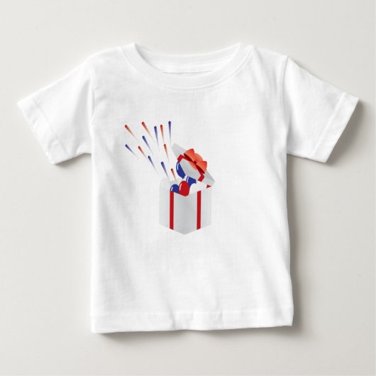 4. von Juli-Geschenkboxen mit Feuerwerken Baby T-shirt (Vorderseite)