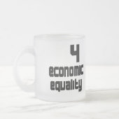 4 Wirtschaftliche Gleichstellung Mattierte Tasse (Links)