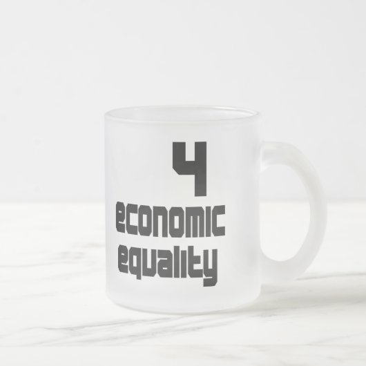 4 Wirtschaftliche Gleichstellung Mattierte Tasse (Rechts)