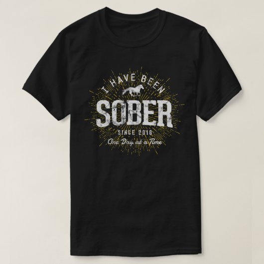 4 Year Sober Since 2018 Sobriety T-Shirt (Design vorne)