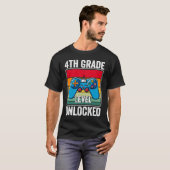 4th Grade Level Unlocked Video Game Back to School T-Shirt (Vorne ganz)