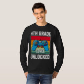 4th Grade Level Unlocked Video Game Back to School T-Shirt (Vorne ganz)