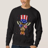 4th of July Patriotic Giraffe Wearing USA Flag Sun Sweatshirt (Vorderseite)