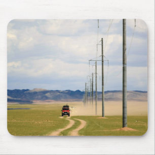 4X4-Fahrzeuge auf einer Schotterstraße, Gobi-Wüste Mousepad