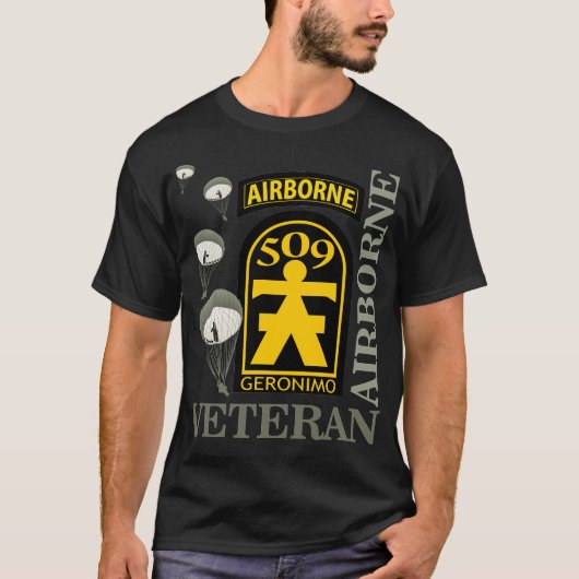 509. Im Flugzeug - Geronimos T-Shirt (Vorderseite)
