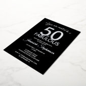 50 and Fabulous Modern Black Silver 50th Birthday Folieneinladung (Gedreht)
