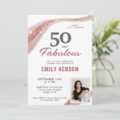 50 and Fabulous Rose Gold 50th Birthday Einladung (Stehend Vorderseite)