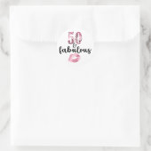 50 Fabulous Birthday Girly Sparkle Moderne Runder Aufkleber (Tasche)