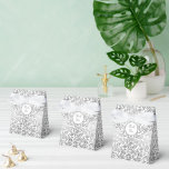 50 & Fabulous Birthday Silver Floral Wirbel Geschenkschachtel<br><div class="desc">50 & fabelhafte Geburtstagsparty Silver Decorative Floral Wirbel Gefallen Box.</div>