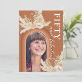 50 & Fabulous Burnt Orange Boho Birthday Einladung (Stehend Vorderseite)