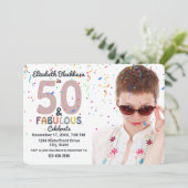 50 & Fabulous Foto 50th Fun Birthday Party Pink Einladung (Stehend Vorderseite)