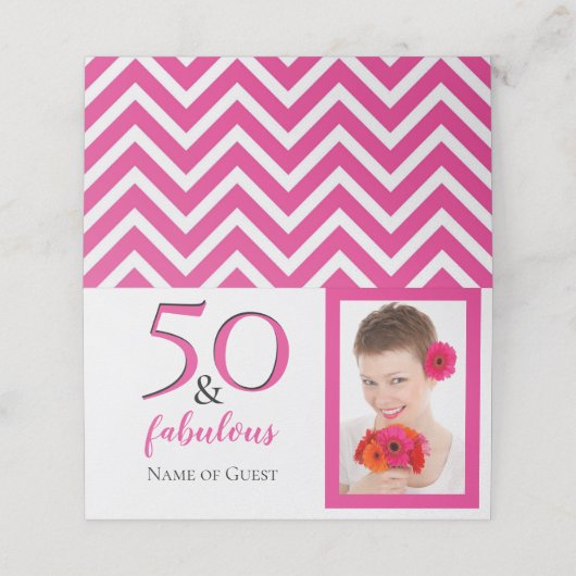 50 & Fabulous Foto Rosa Zickzack Weißes Party Platzkarte (Außenseite Aufgefaltet)