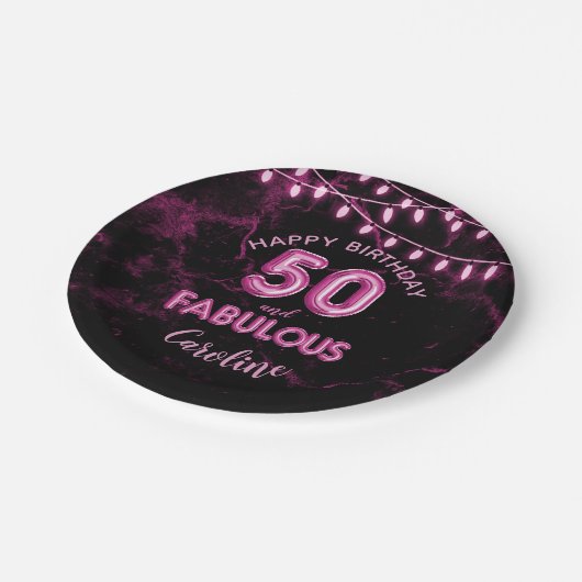 50 & Fabulous Pink Foil Balloons & String Lights Pappteller (Schrägansicht)