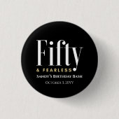 50 & Fearless Geburtstag Elegant Modernes Schwarze Button (Vorderseite)