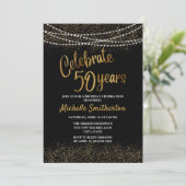 50. Geburtstag Black Gold Glitzer String Lights Einladung (Stehend Vorderseite)