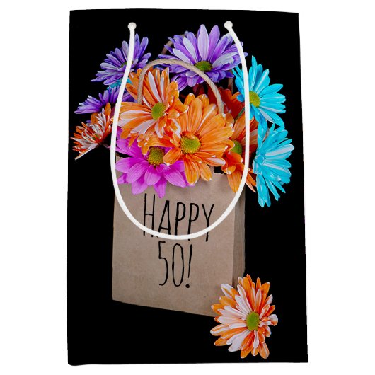 50. Geburtstag Daisy Bouquet in Papiertüte Mittlere Geschenktüte (Vorderseite)