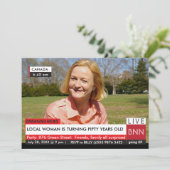 50. Geburtstag Frauen Spaß Breaking News TV Einladung (Stehend Vorderseite)