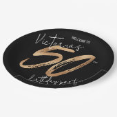 50. Geburtstag Gold Black Modern Sassy Elegant Pappteller (Schrägansicht)