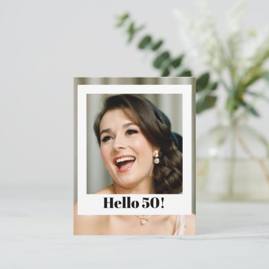 50. Geburtstag Modernes Foto Überraschung Einladung (Stehend Vorderseite)