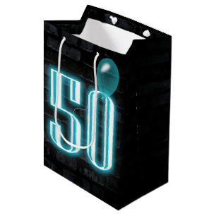 50. Geburtstag Neon Sign auf Brick Mittlere Geschenktüte