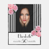 50. Geburtstag Schwarz-weiße Streifen Blumenmuster Fleecedecke (Vorderseite)