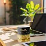 50. Geburtstag schwarzes Gold Name Klassiker Kaffeetasse<br><div class="desc">Elegant, klassisch, glamourös und feminin. Ein goldfarbenes Band und Bogen mit goldenem Glitzer und Funkeln, ein bisschen Bling und alltäglicher Luxus. Schwarzer Hintergrund. Das perfekte Geschenk für einen 50. Geburtstag! Vorlagen für einen Namen, 50 Jahre und Geburtsdatum und das Jubiläum. Goldene Buchstaben. Der Name ist mit einem modernen handgeschriebenen Stilskript...</div>