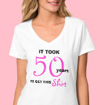 50. Geburtstagsgeschenke für Women T Shirt - Funny<br><div class="desc">Wenn Sie auf der Suche nach Geschenkideen zum 50. Geburtstag für eine ganz besondere Dame mit einem guten Gefühl für Spaß sind, ist dies das perfekte Geschenk! Das Shirt lautet: "Es hat 50 Jahre gedauert, dieses Shirt zu bekommen". Das Design ist auf Weiß mit schwarz und heiß rosa Schrift dargestellt,...</div>