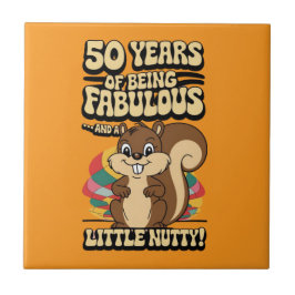 50. Geburtstagskichhörnchen trinkt Matten Fliese