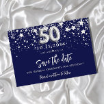 50. Geburtstagsnacht blaue Silberstars Save The Date<br><div class="desc">Eine trendige und mädchenhafte Save the Date-Karte für eine 50. Geburtstagsfeier. Ein marineblau gefärbter Hintergrund. Dekoriert mit Imitaten silberne Sterne. Der Text: Save the Date ist mit einem großen angesagten,  handgeschriebenen Stilskript geschrieben. Nummer 50 wird mit einem Schriftart im Ballonstil geschrieben.</div>