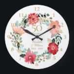 50. Goldene Hochzeitssaison - Blumengarten Große Wanduhr<br><div class="desc">Dieses elegante Botanische 50-jährige Hochzeitstag-Uhrwerk mit einer zarten Aquarellblütengarage kann mit Ihrem besonderen Goldenen Jubiläum-Set in eleganter Typografie personalisiert werden. Entwickelt von Thisisnotme©</div>