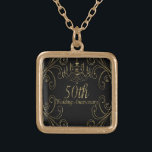 50. Goldener Hochzeitstag-Leuchter Vergoldete Kette<br><div class="desc">Herrlicher goldener Wirbel und Rollen mit einem goldenen shimmery Leuchter,  der oben hängt. Goldene Gekritzelherzen auf der Rückseite. 50. Hochzeitstag in einem metallischen Goldblick.</div>