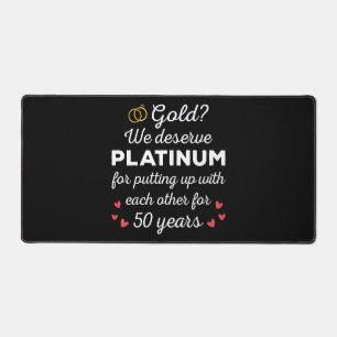 50. Hochzeitstag I - Lustiges Gold-Jubiläum für Pa Schreibtischunterlage