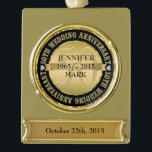 50. Hochzeitstag Metallic Gold & Black 2 Banner-Ornament Gold<br><div class="desc">Elegante 50. Hochzeitstag Gedenkuhr mit anpassbarem Text. Metallisches Gold und Schwarz. Weißer Diamantenakzent.</div>