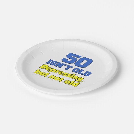 50 ist nicht alt, deprimierend, aber nicht alt pappteller (Schrägansicht)