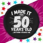 50 Jahre alt Sarcastic Meme Funny 50. Geburtstag Pappteller<br><div class="desc">Dieses witzige 50. Geburtstagsdesign macht einen sarkastischen Spaß-Witz oder ein Novum-Gag-Geschenk für ein 50-jähriges Geburtstagsthema oder Überraschung 50. Geburtstagsparty! Das "I made it to 50 Years Old.. Nothing Scares Me" lustige 50. Geburtstagsmeme,  die viel Lachen von Familie,  Freunden,  Party und dem Geburtstagskind oder dem Typ bekommen wird!</div>