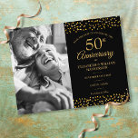 50 Jahre Gold Hearts Save the Date Foto Ankündigungspostkarte<br><div class="desc">Mit feinen goldenen Herzen Konfetti auf schwarzem Hintergrund. Sie können mit Ihrem besonderen Foto und 50 Jahren goldenen Jubiläumsfeier Save the Date Details in eleganter moderner Typografie personalisieren. Entwickelt von Thisisnotme©</div>