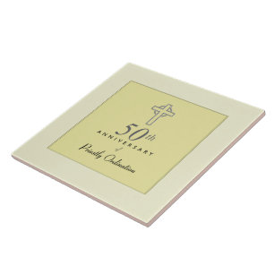 50. Jahrestag des Priesters mit prägeartigem Kreu Fliese