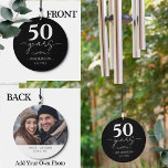 50-jähriges Foto Windspiel<br><div class="desc">Zwei Seiten-Design. Minimaler Text Hochzeit Jubiläum jedes Jahr personalisierten Garten Windschatten. Front of chime einfache, moderne, elegante Text zum Jubiläum. Foto- und Namenstext-Option auf der Rückseite des Designs leicht anpassen, einfach die Option Vorlage bearbeiten.</div>