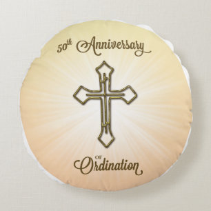 50. Jubiläum der Ordination, Gold Cross auf Star Rundes Kissen
