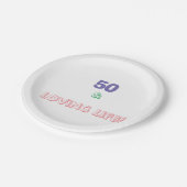 50 & Loving Life Pappteller (Schrägansicht)