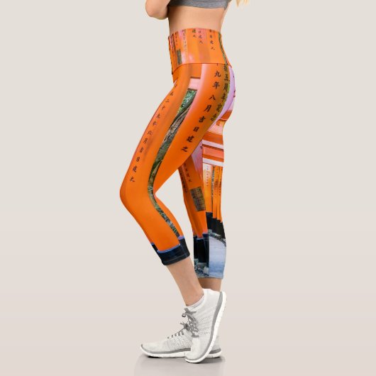 50 Orangenfarben - Senbon Torii, Kyoto Capri Leggings (Links)