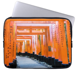 50 Orangenfarben - Senbon Torii, Kyoto Laptopschutzhülle