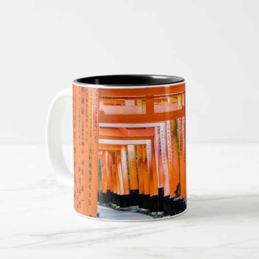 50 Orangenfarben - Senbon Torii, Kyoto Zweifarbige Tasse (Vorderseite Links)