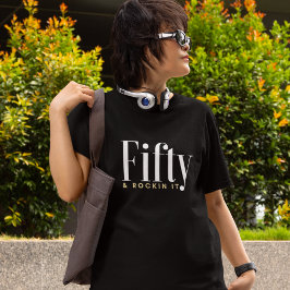 50 & ROCKIN IT Typografie Einfach, Moderner Geburt Tri-Blend Shirt