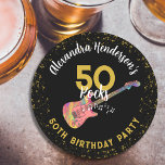 50 Rocks 50. Geburtstagsparty Pink Black Gold Runder Pappuntersetzer<br><div class="desc">Coole Rock and Roll Gitarre 50 Rocks Rocks Rock Black Gold Glitzer 50. Geburtstag Party Custom Paper Untersetzer. Ob für Ihre Rockstar-Ehefrau, Freundin, Schwester oder Bekannte: Diese coole funky, farbenfrohe E-Gitarre mit rosa Pick Guard-Illustration, musikalische Noten und modernes Typografie-Script feiern sie im Rock'n'Roll-Stil. Einfach zu bedienende Vorlagen, damit Sie den...</div>