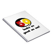 50 sieht mir so gut aus wie T - Shirt und Geschenk Notizblock (Rechte Seite)