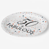 50 und fabelhafte, individuell anpassbare Geburtst Pappteller (Schrägansicht)