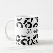 50 und fabelhafte Schwarz-Weiß-Cheetah Print Kaffeetasse (Links)
